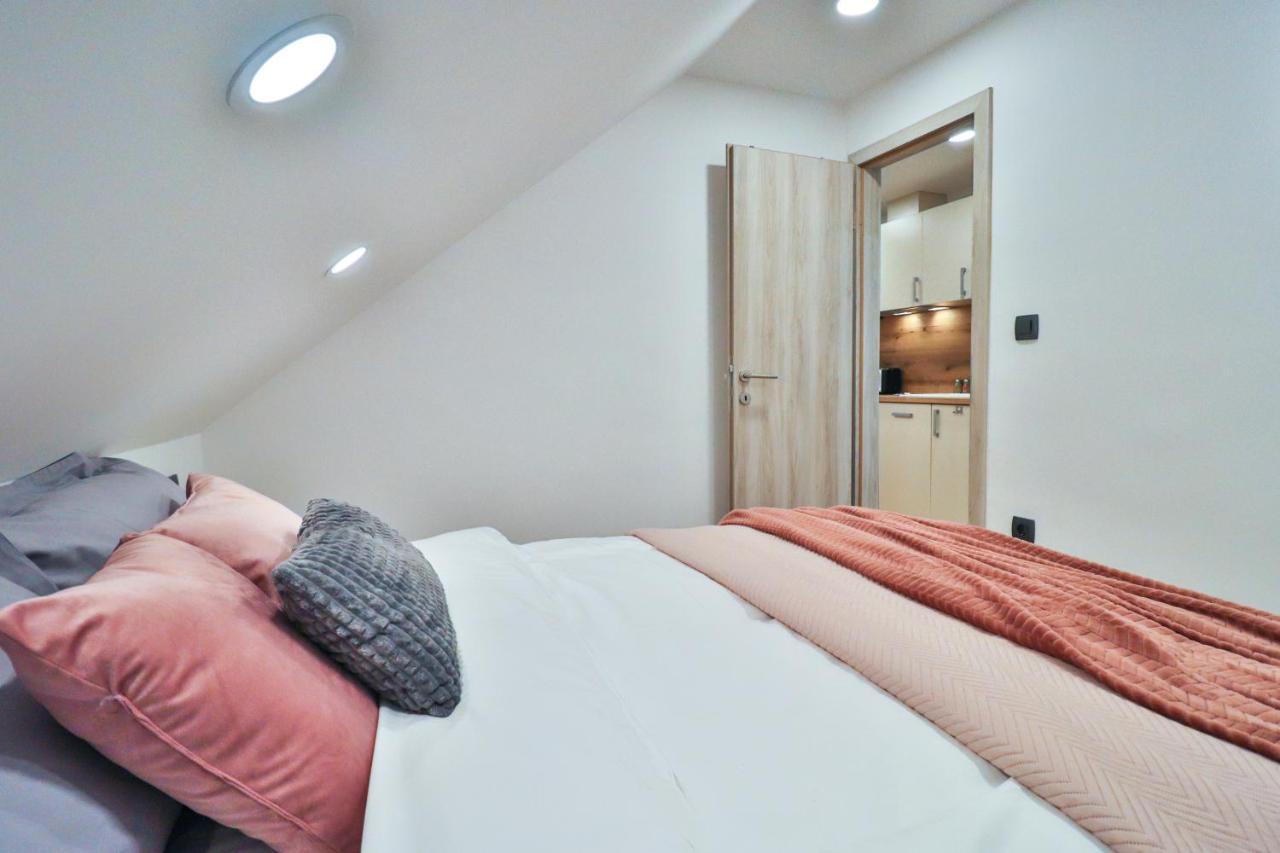 Apartments Seventy Seven ครานสกา โกรา ภายนอก รูปภาพ